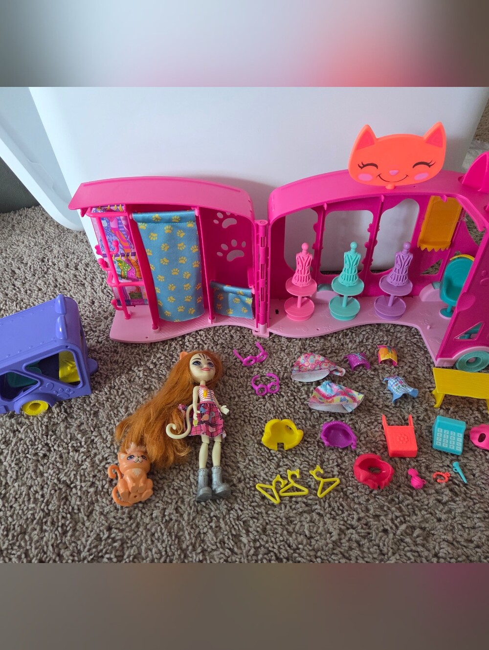 Enchantimals Glam Party Fashion Truck Playset